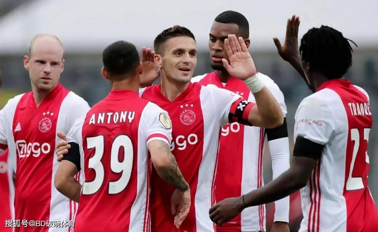 的教练不仅 的教练不仅