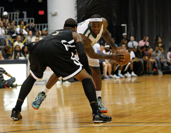 背景是热刺 背景是热刺