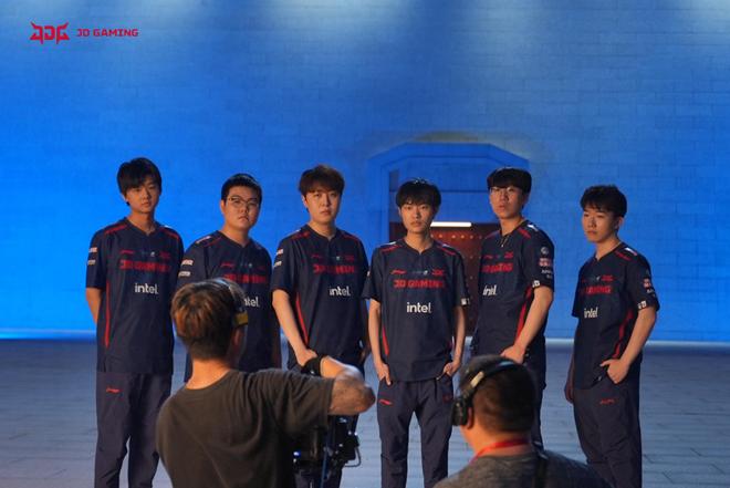 热的年轻球 热的年轻球